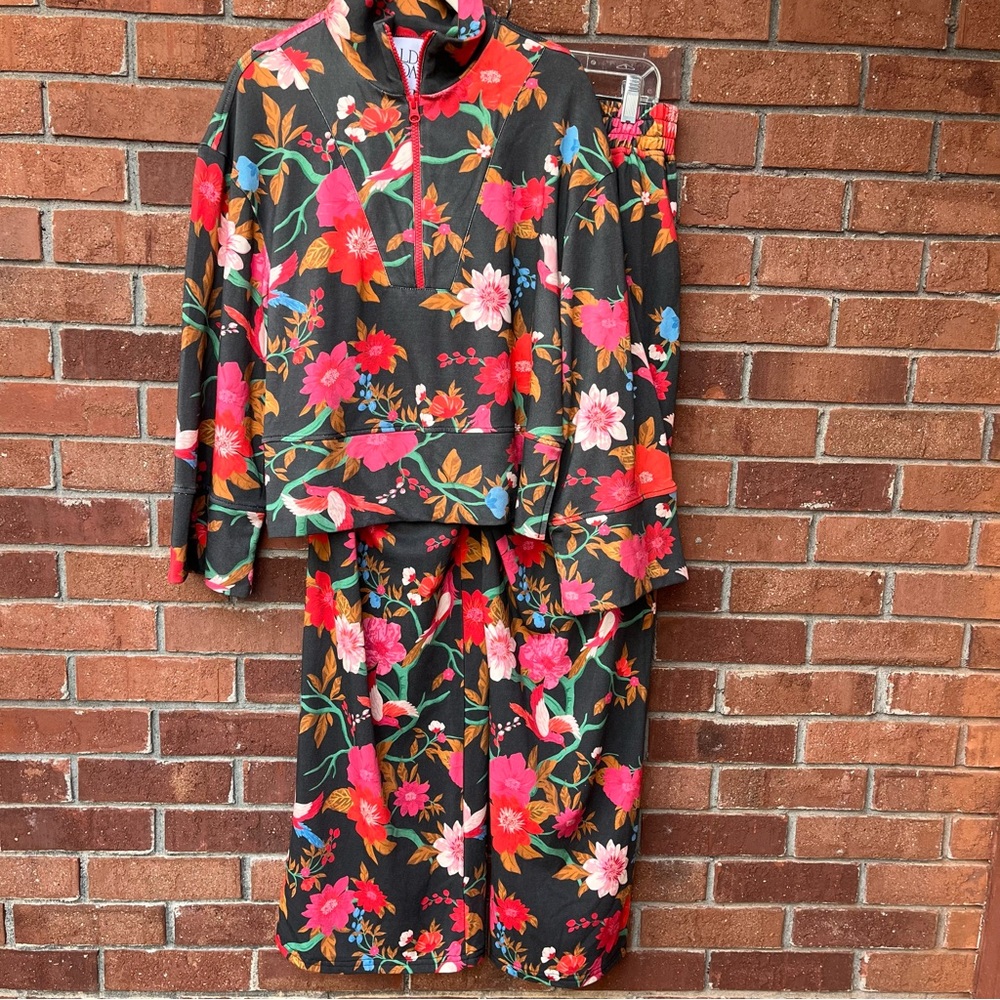 Alden Adair Florence Print Set Size Medium Paige Top and Poppy Pants - Picture 7 of 16